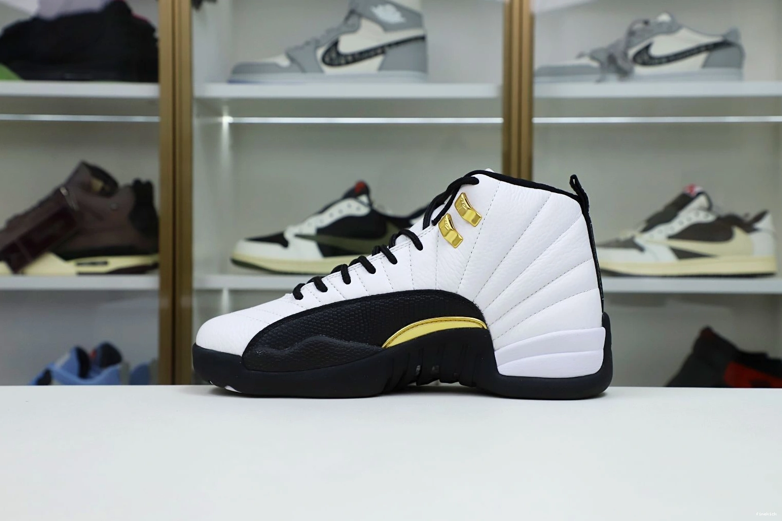 AIR RETRO 12 'ROYALTY' JORDAN 0915
